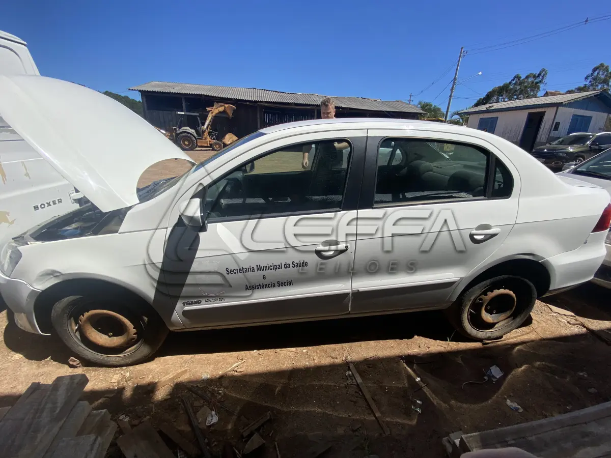 LOTE 005 - UM VEÍCULO VOLKSWAGEN/NOVO VOYAGE 1.0, FLEX, PLACAS IUE-6513, ANO 2013, MODELO 2013