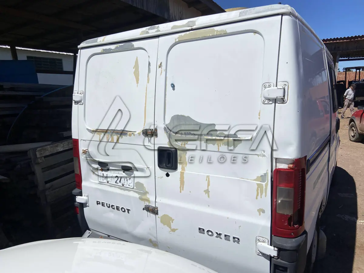 LOTE 004 - AMBULÂNCIA PEUGEOT/BOXER F330C TD, DIESEL, PLACAS IMV-2402, ANO 2005, MODELO 2006 (NÃO FUNCIONA)