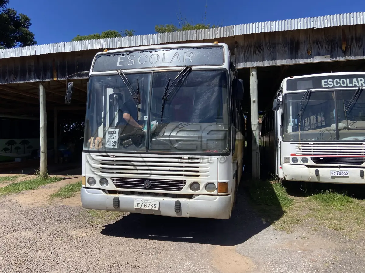 LOTE 003 - UM ÔNIBUS MERCEDES BENZ/OF 1620, DIESEL, PLACAS IEY-6745, ANO 1996, MODELO 1996