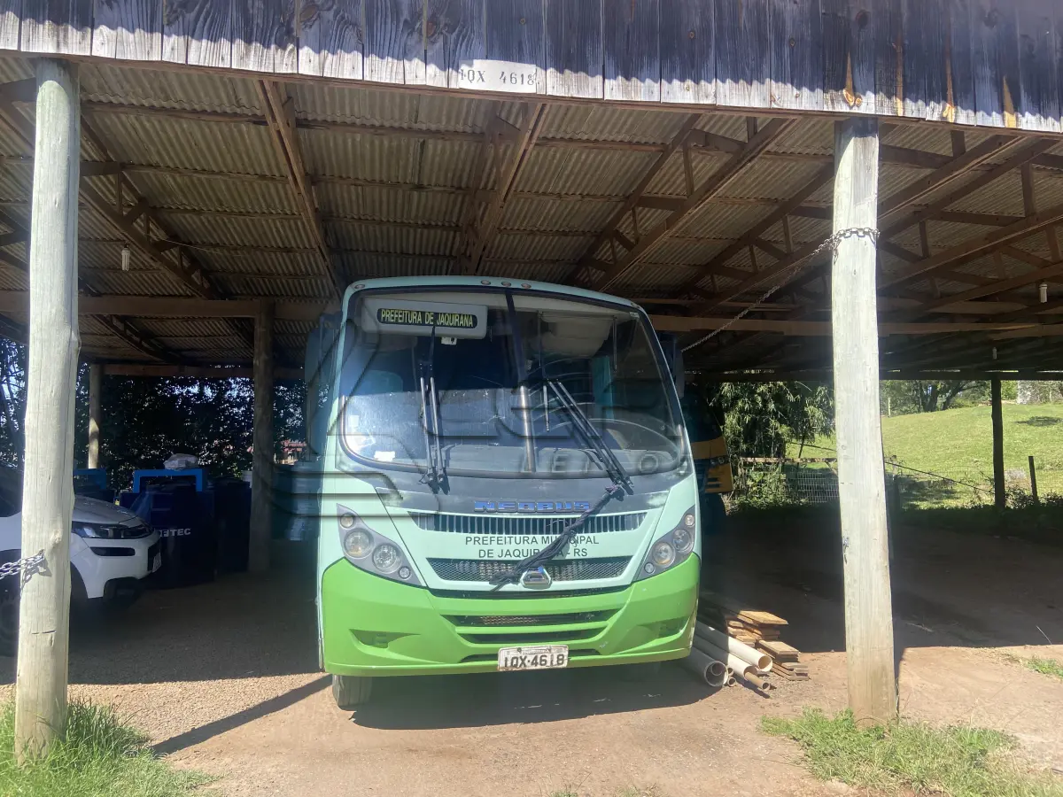 LOTE 001 - UM ÔNIBUS AGRALE/NEOBUS TH, DIESEL, PLACAS IQX-4618, ANO 2010, MODELO 2010