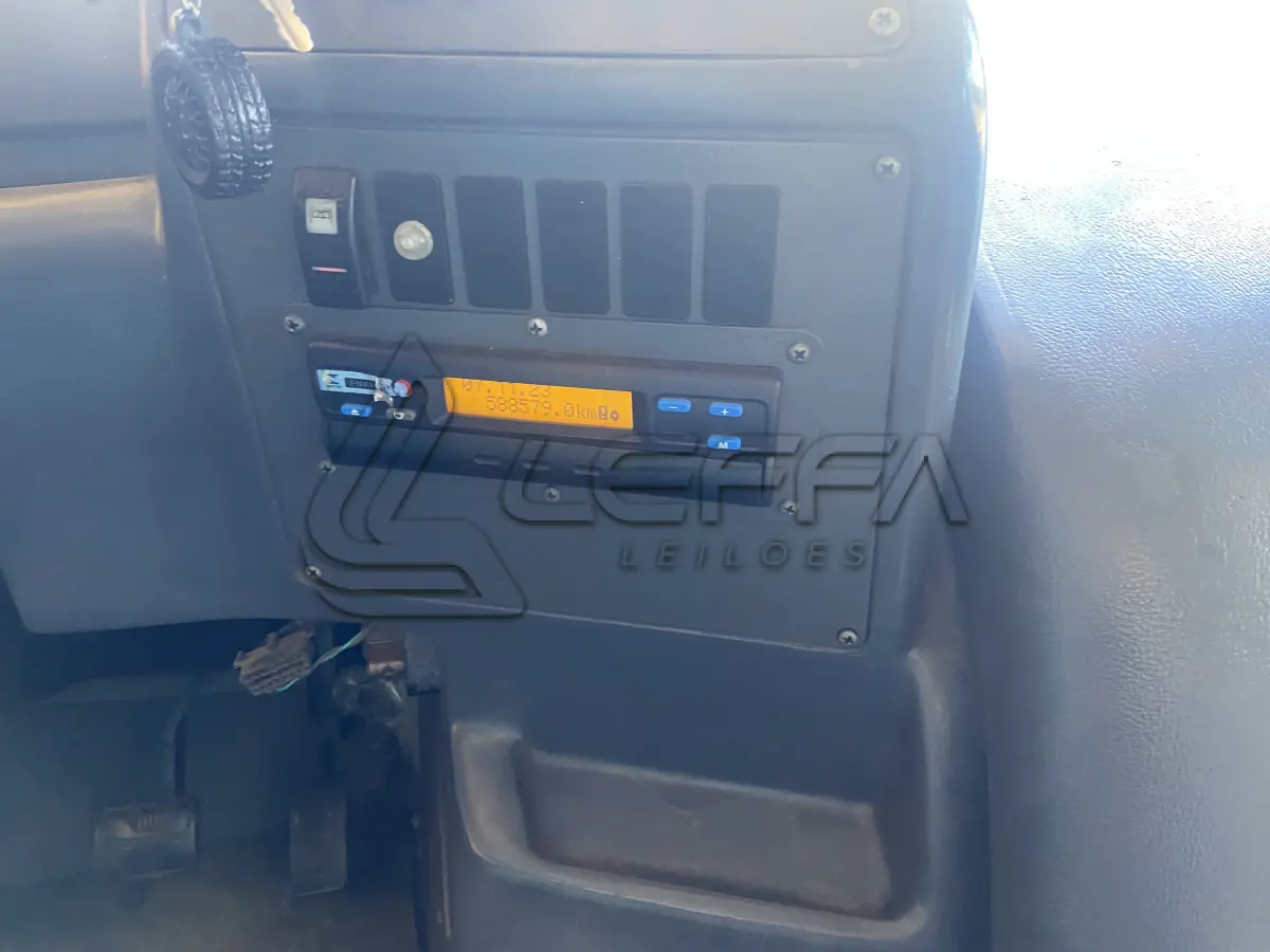 LOTE 001 - UM ÔNIBUS AGRALE/NEOBUS TH, DIESEL, PLACAS IQX-4618, ANO 2010, MODELO 2010