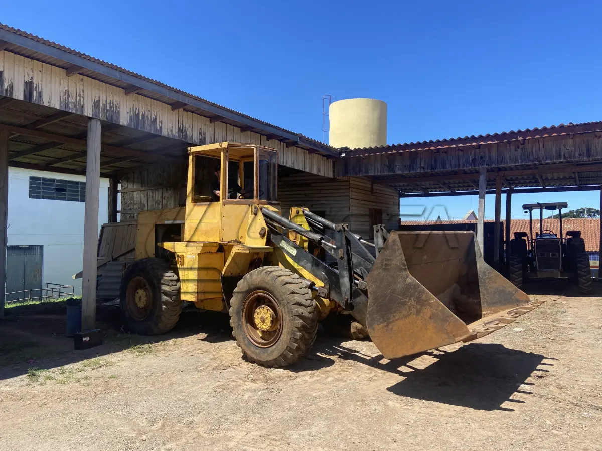 LOTE 012 - PÁ CARREGADEIRA MICHIGAN 55C, DIESEL, ANO/MODELO 1993