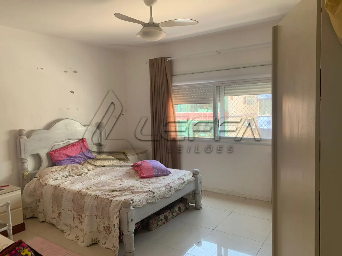 LOTE 001 - APARTAMENTO (TIPO COBERTURA) Nº 501 E VAGAS DE GARAGENS NºS 02 E 06, DO EDIFÍCIO CINARA, NA CIDADE DE CAPÃO DA CANOA/RS