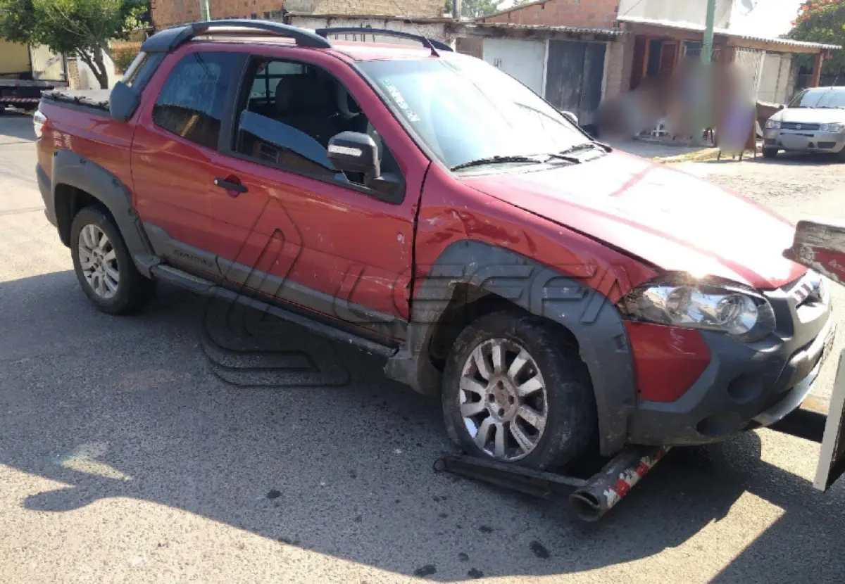LOTE 001 - 01 (uma) Caminhonete marca/modelo: FIAT/STRADA ADVENTURE CD, Placas IVF-9631