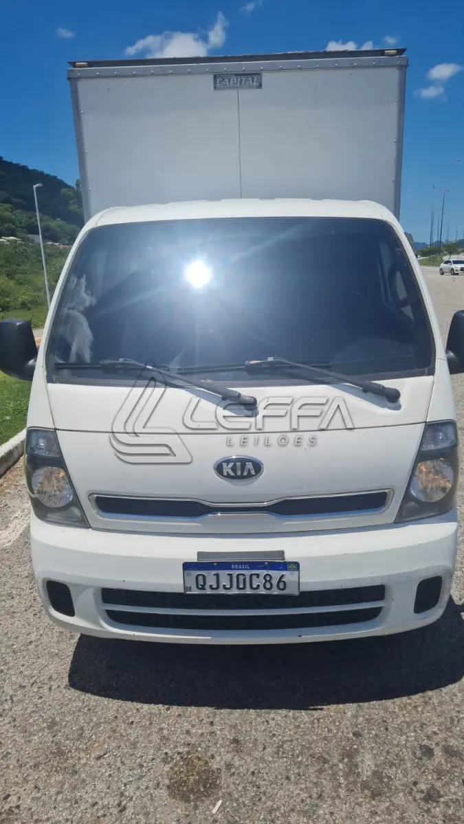 LOTE 001 - Um veículo caminhonete importado marca I/KIA UK2500 HD SC,  carroceria fechada, cor branca, a diesel, ano de fabricação e modelo 2018/2019, placa  QJJ0286 (QJJ0C86)