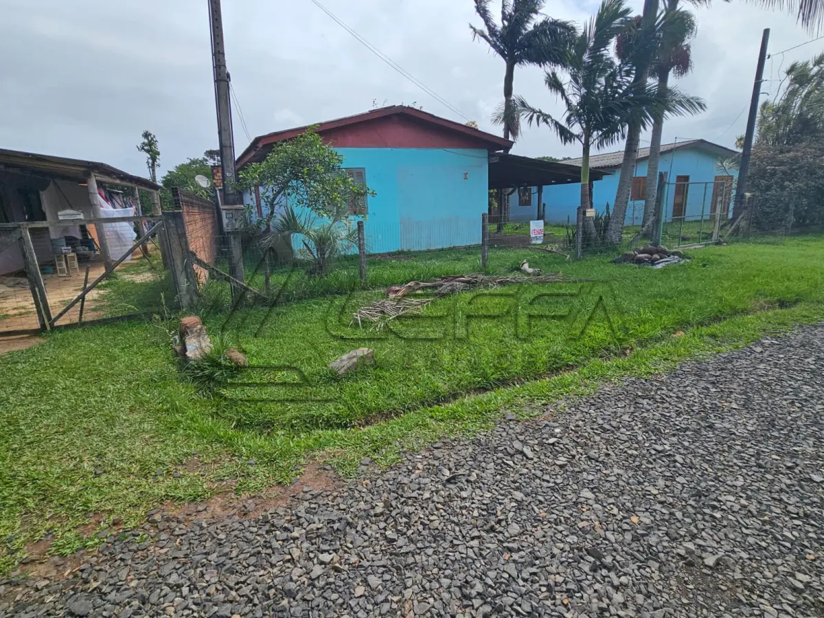 LOTE 001 - : DIREITOS POSSESSÓRIOS – UMA CASA DE ALVENARIA – Localizada na Travessa Maracanã, nº 291, Bairro Campo Bonito, Torres/RS
