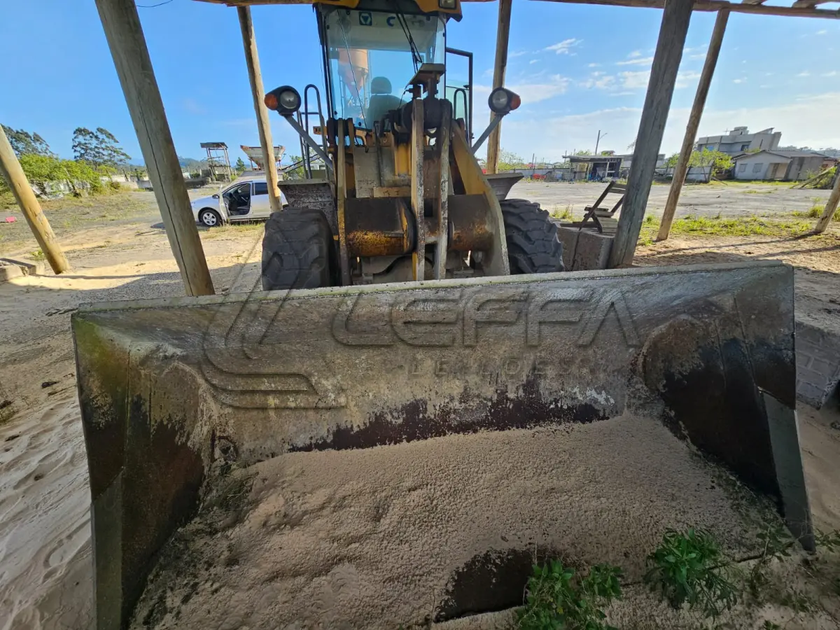 LOTE 001 - UMA PÁ CARREGADEIRA XCMG LW550K