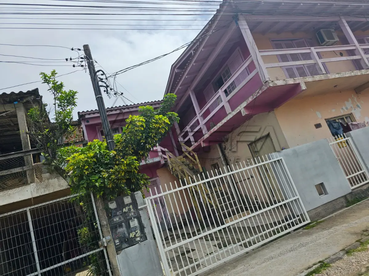 LOTE 001 - DIREITOS POSSESSÓRIOS DO IMÓVEL ASSIM DESCRITO: UM TERRENO URBANO, localizado na Rua Feliz, nº 1750, Bairro Curtume, cidade de Torres/RS, com benfeitorias, UMA CASA RESIDENCIAL