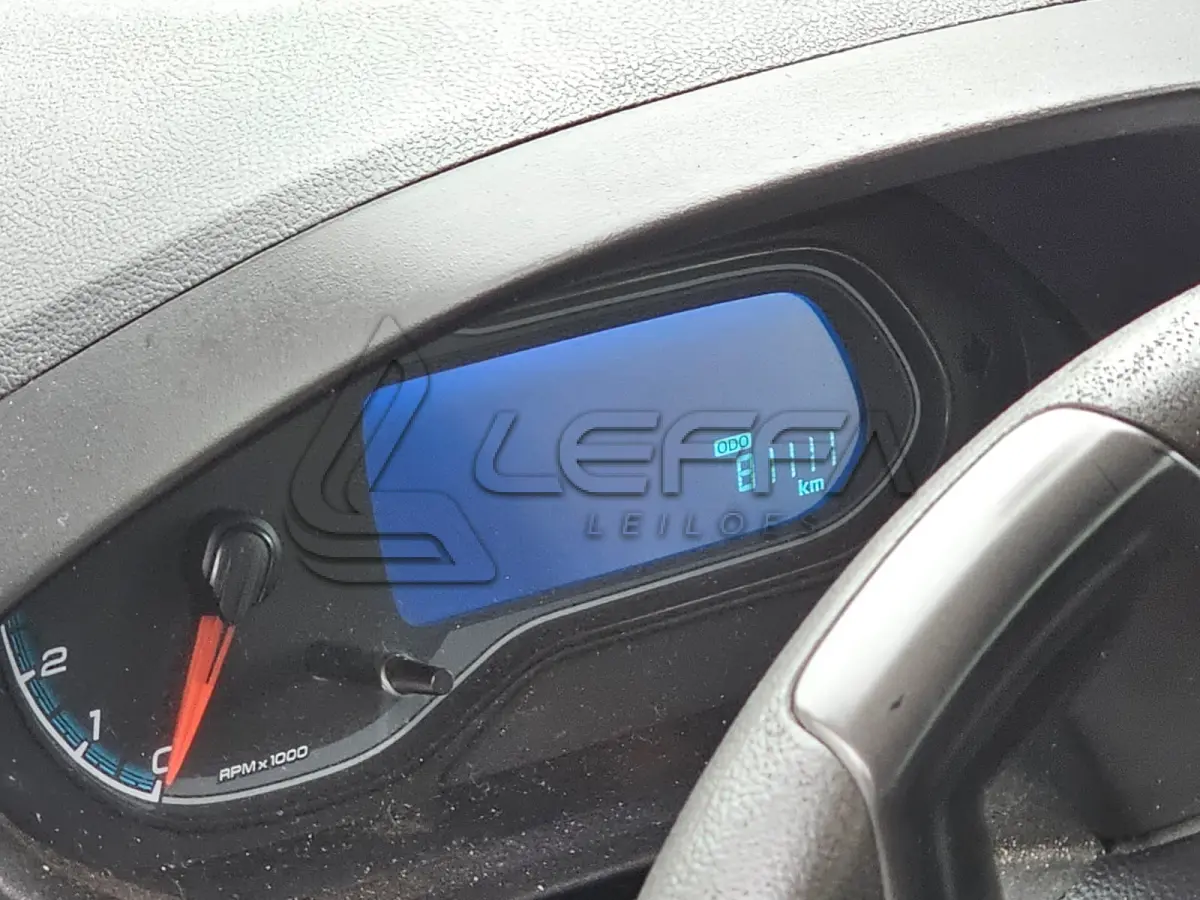 LOTE 001 - UM VEÍCULO CHEVROLET/ÔNIX, ANO 2015, PLACAS IWQ-4699.