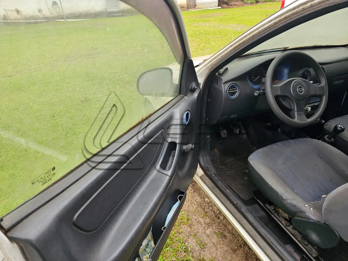 LOTE 001 - GM/CELTA 3 PORTAS, PLACAS MGI-3580, ANO/MODELO 2003/2004, COR BRANCA, RENAVAM 818303484.