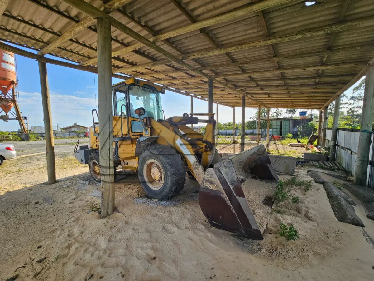 LOTE 001 - UMA PÁ CARREGADEIRA XCMG LW550K
