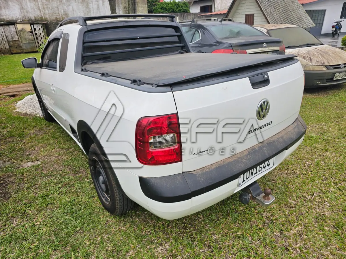 LOTE 001 - VW/NOVA SAVEIRO CE, placas IUW-1G44, ano 2013, modelo 2014, cor branca, álcool/gasolina, RENAVAM 586268618.