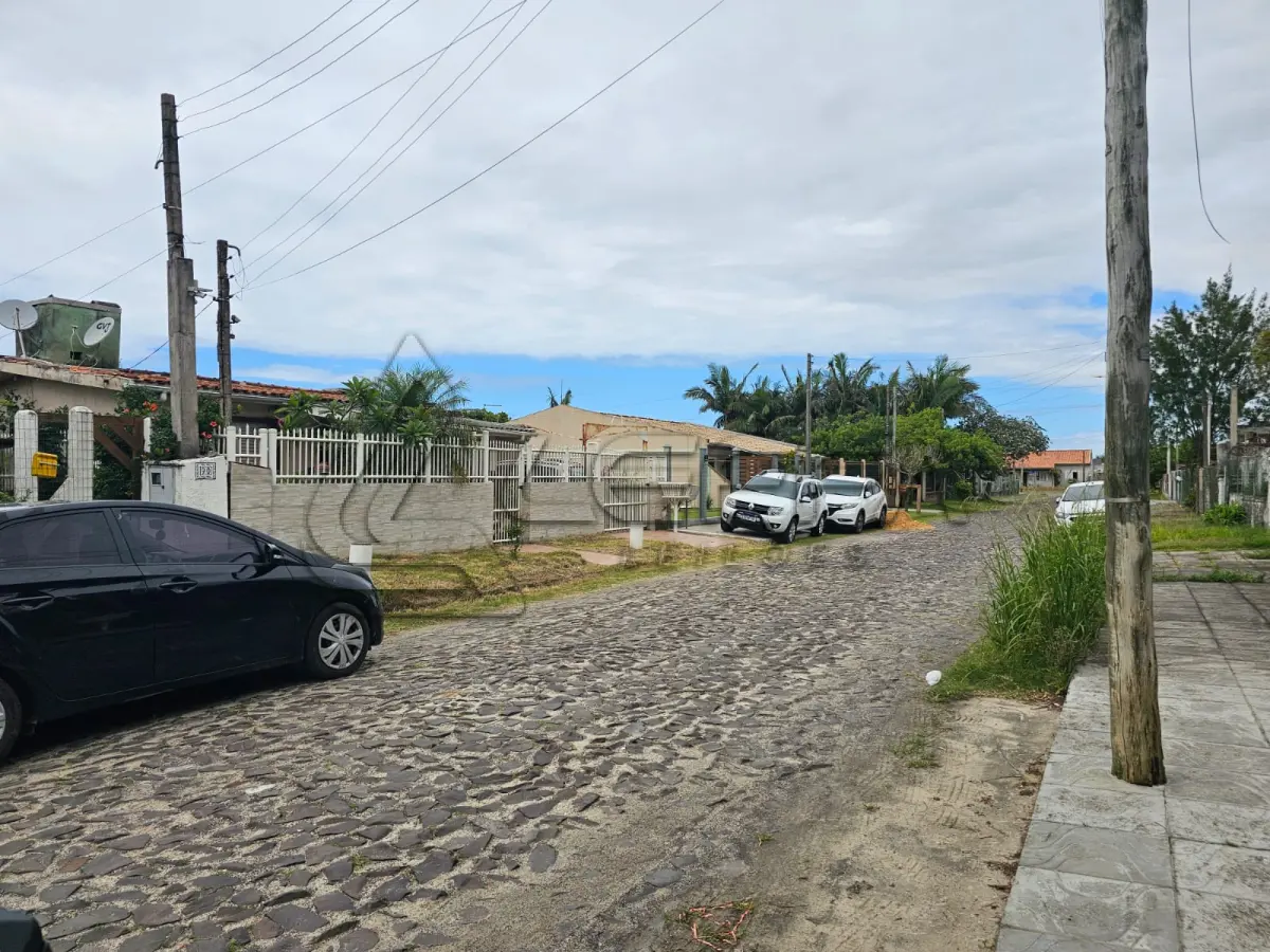LOTE 001 - Um Imóvel Localizado na Praia Noiva do Mar em Xangrilá RS