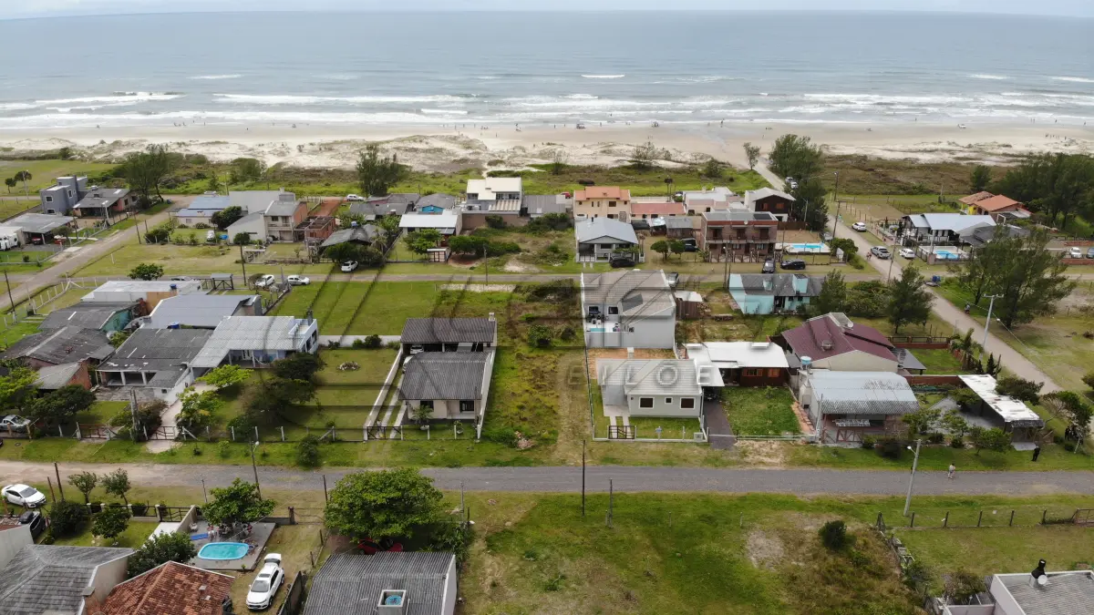 LOTE 003 - Um Terreno Urbano, Lote 14 Quadra 08, no Balneário Perola, em Arroio do Sal RS