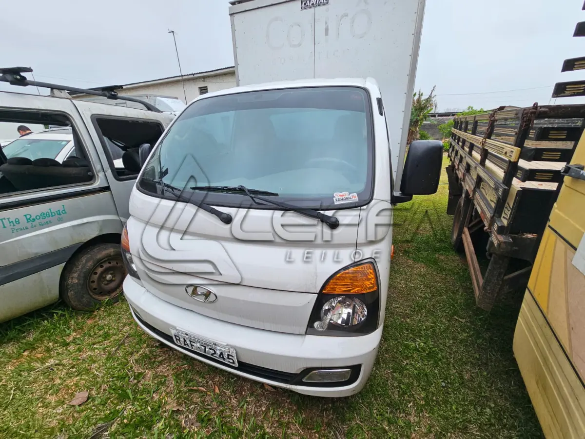 LOTE 002 - Um veículo caminhonete nacional marca HYUNDAI/HR HDB,  carroceria fechada, cor branca, a diesel, ano de fabricação e modelo 2019/2020, placa  RAF7245