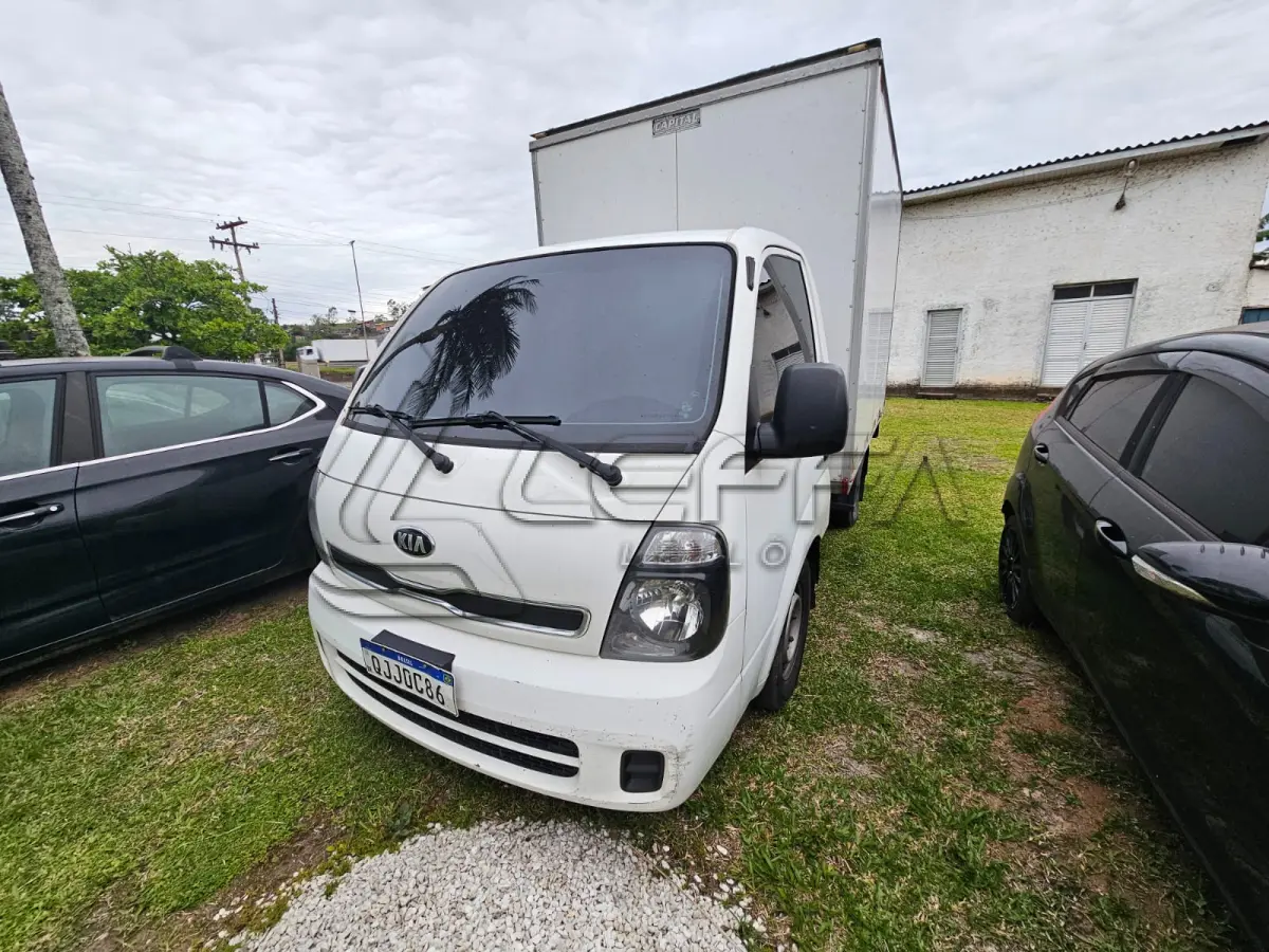 LOTE 001 - Um veículo caminhonete importado marca I/KIA UK2500 HD SC,  carroceria fechada, cor branca, a diesel, ano de fabricação e modelo 2018/2019, placa  QJJ0286 (QJJ0C86)