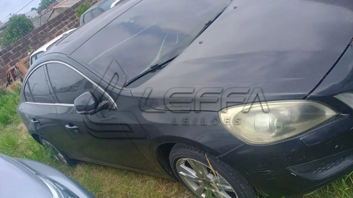 LOTE 001 - UM VEÍCULO MARCA I/VOLVO S60 2.0 T5 DYNA, PLACAS IYY-0038, ANO/MODELO 2011/2012, COR PRETA, GASOLINA