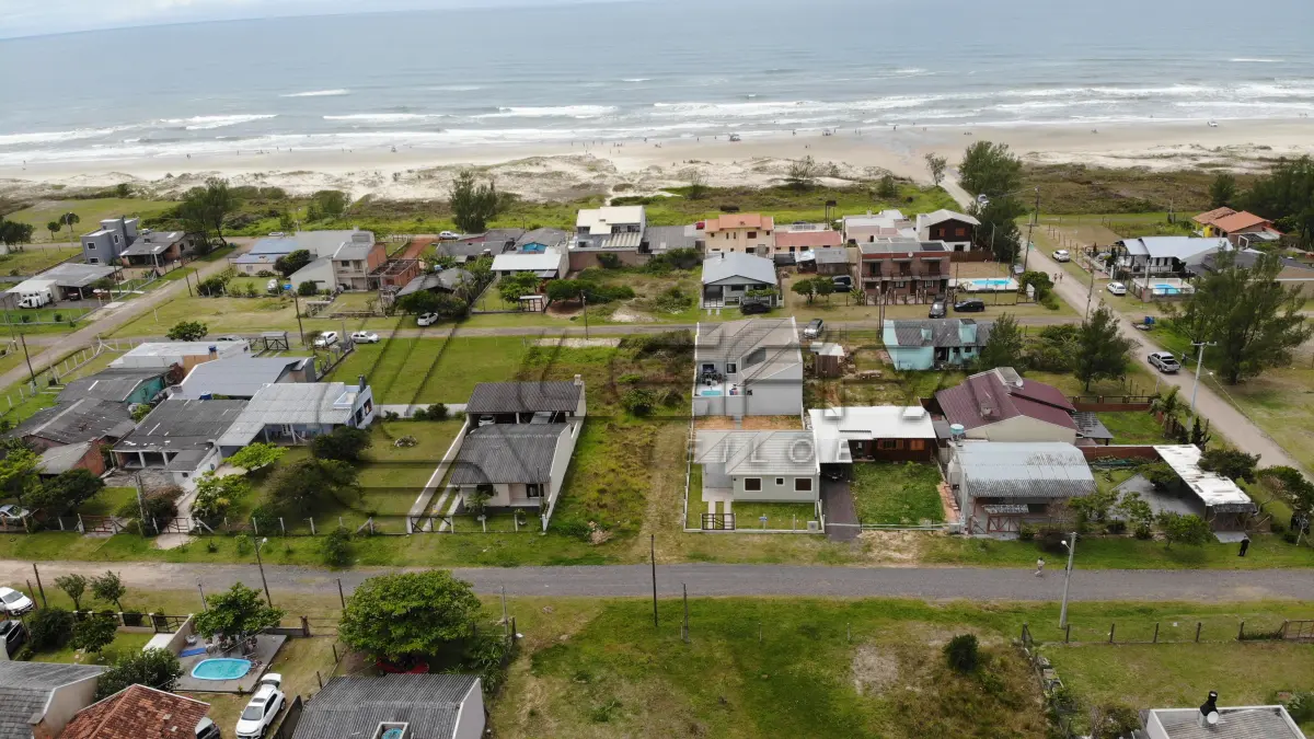 LOTE 003 - Um Terreno Urbano, Lote 14 Quadra 08, no Balneário Perola, em Arroio do Sal RS