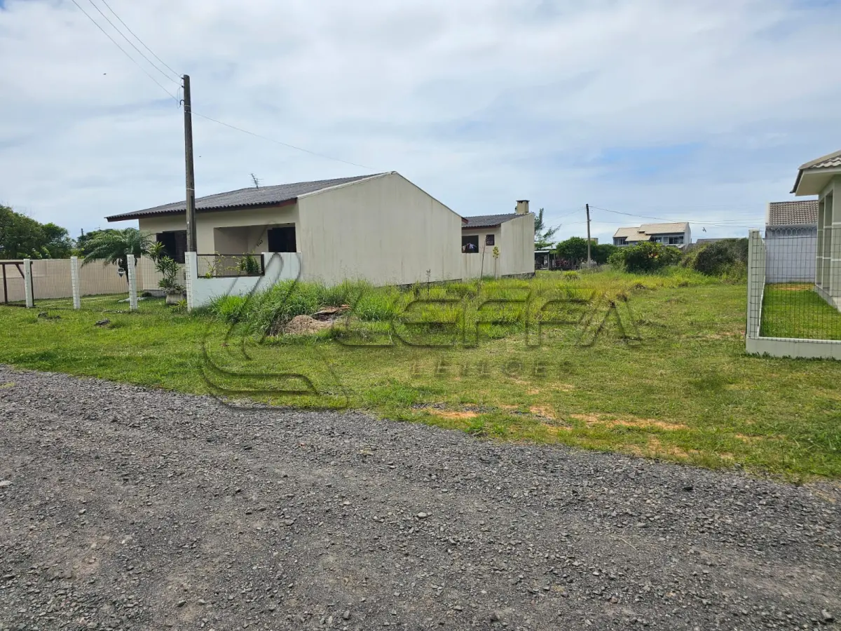 LOTE 003 - Um Terreno Urbano, Lote 14 Quadra 08, no Balneário Perola, em Arroio do Sal RS