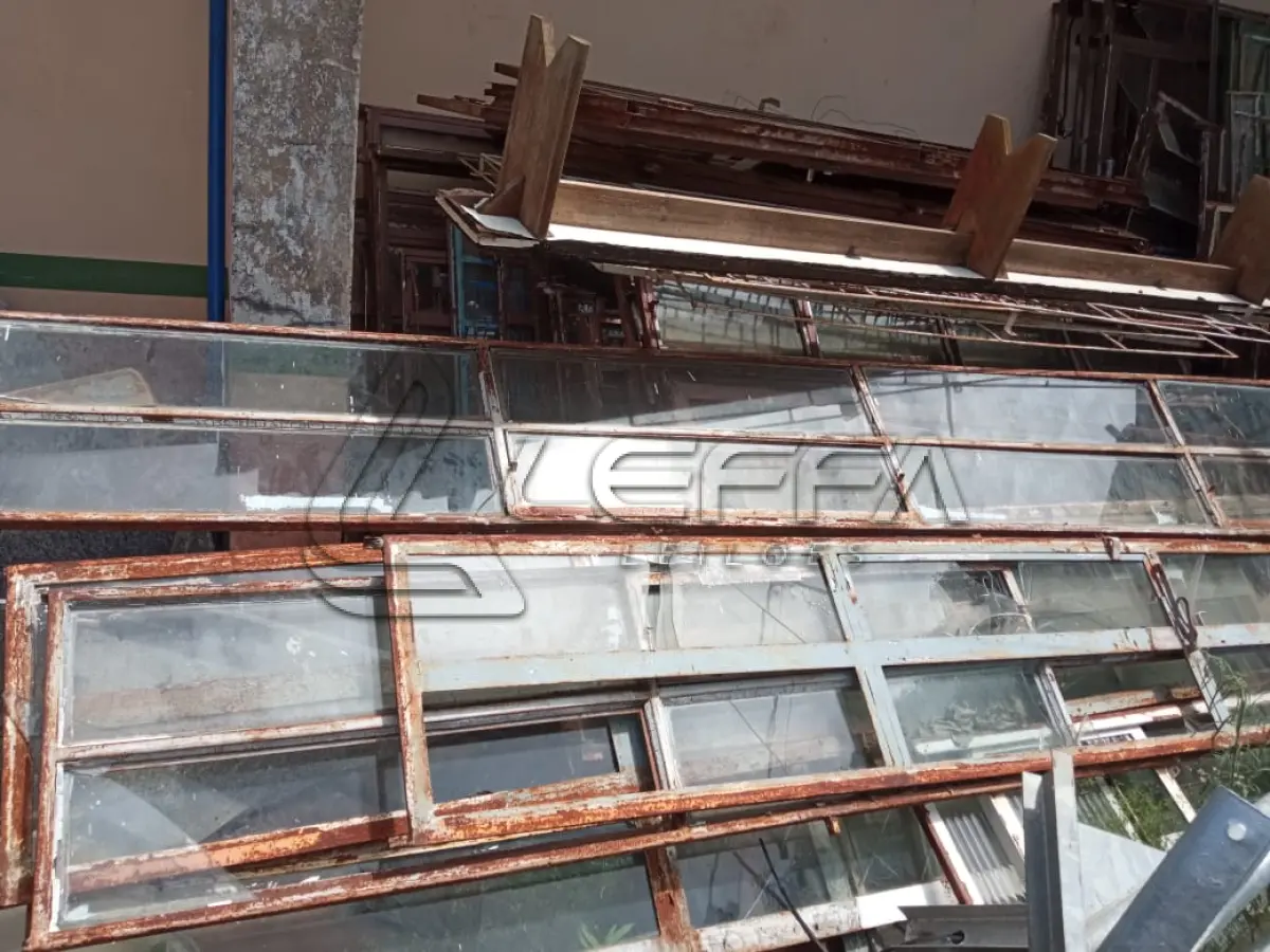 LOTE 032 - SUCATAS DE FERRO