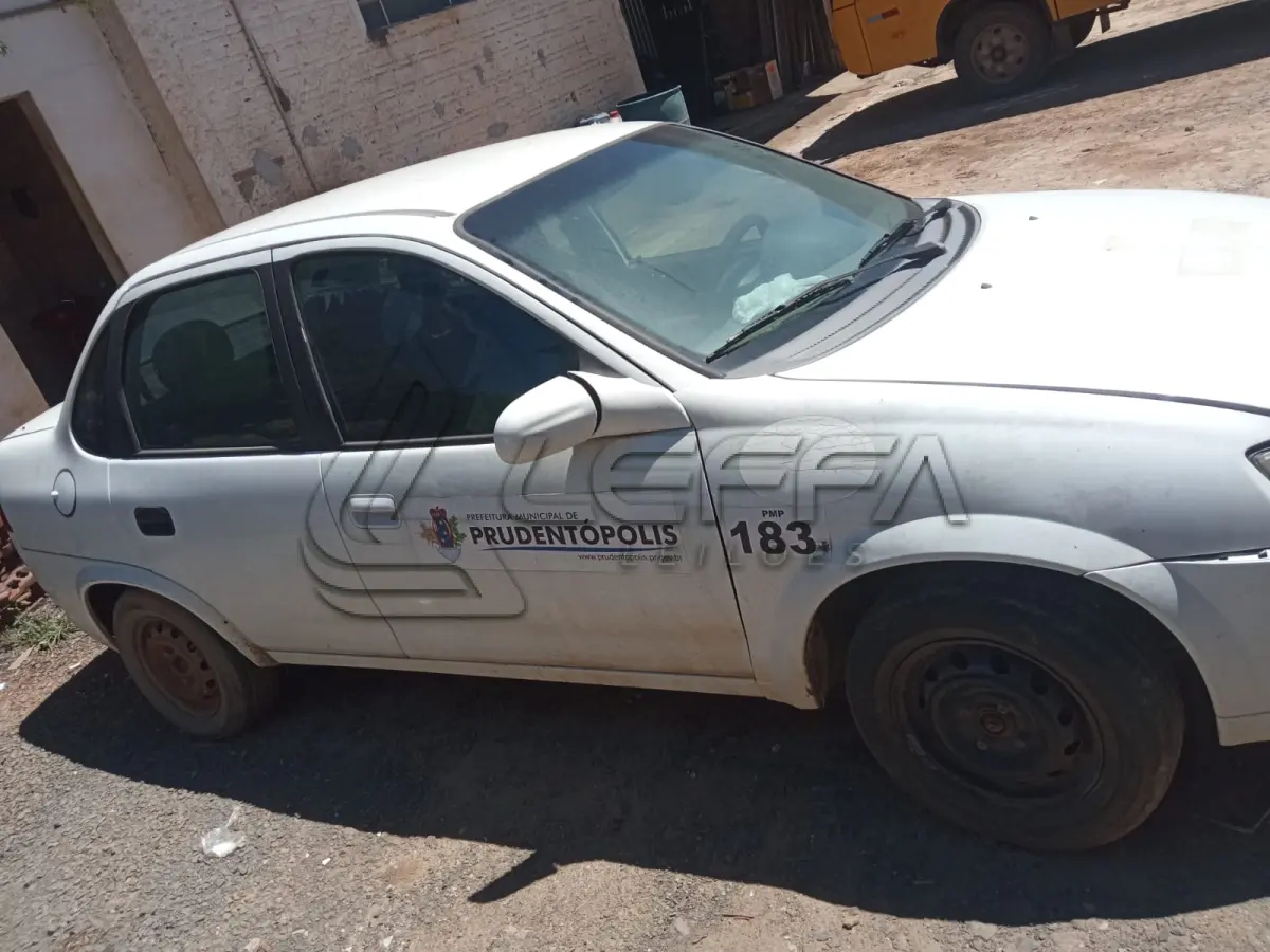 LOTE 008 - UM VEÍCULO GM CORSA CLASSIC, ANO 2014 MODELO 2015, PLACAS AYO-4A92