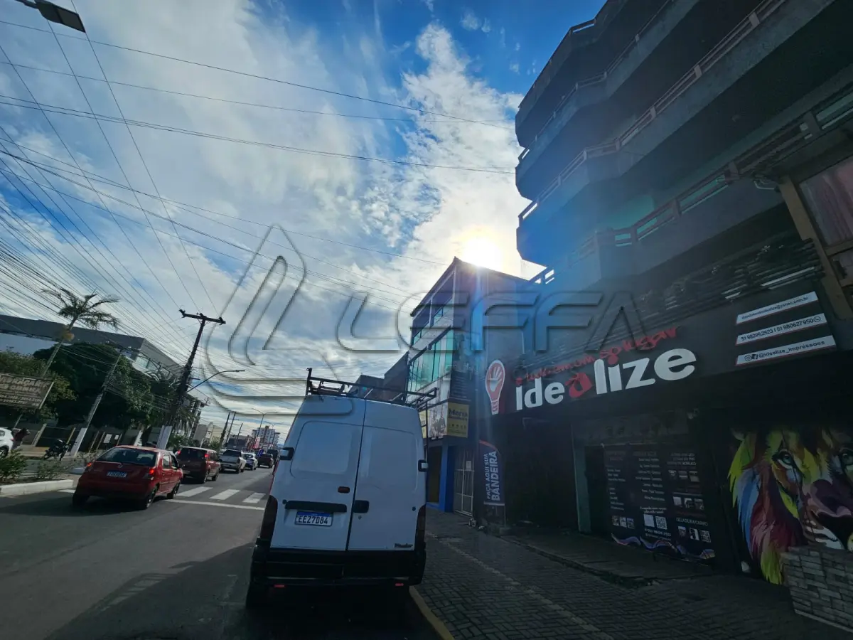 LOTE 001 - DIREITOS POSSESSÓRIOS DE UM APARTAMENTO DE NÚMERO 201, EDIFÍCIO FRANCINE, localizado na Avenida Barão do Rio Branco, 1025, bairro Centro, na cidade de Torres/RS