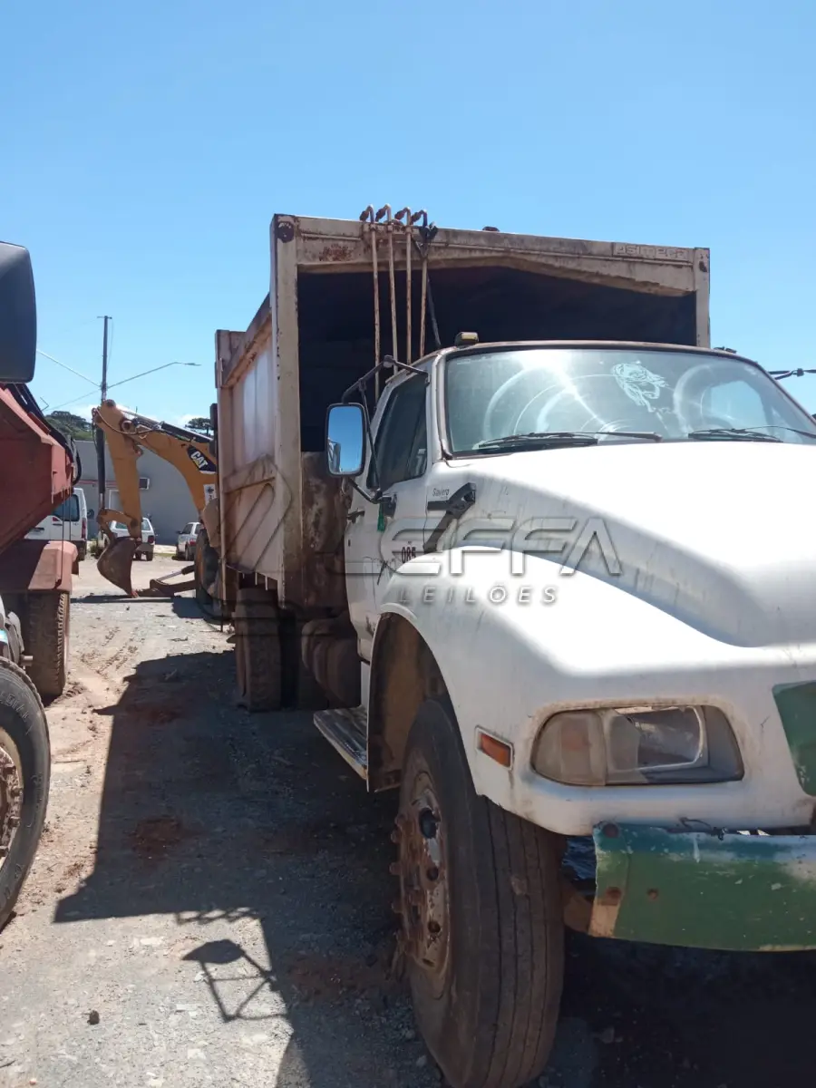LOTE 007 - UM CAMINHÃO FORD F 14000 HD ANO E MODELO 1998, PLACAS AIE-4382