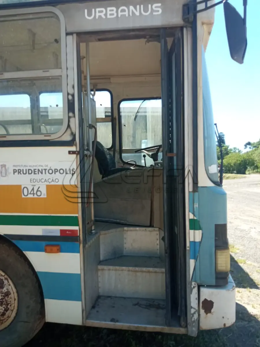 LOTE 017 - UM ÔNIBUS MERCEDES BENZ 1192, ANO E MODELO 1992 PLACAS ADF-3283