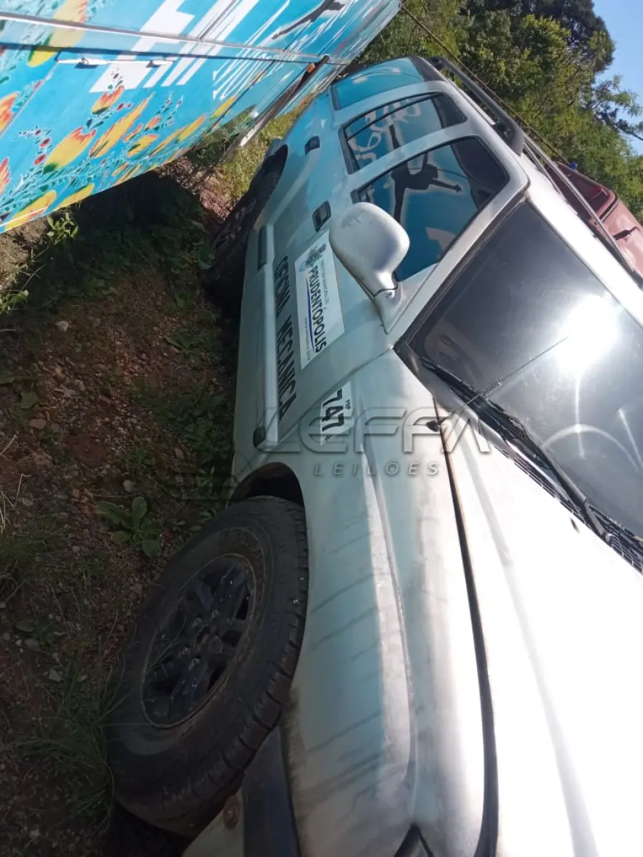 LOTE 019 - UM VEÍCULO GM BLAZER, ANO E MODELO 2001, PLACAS AKA-6C99 