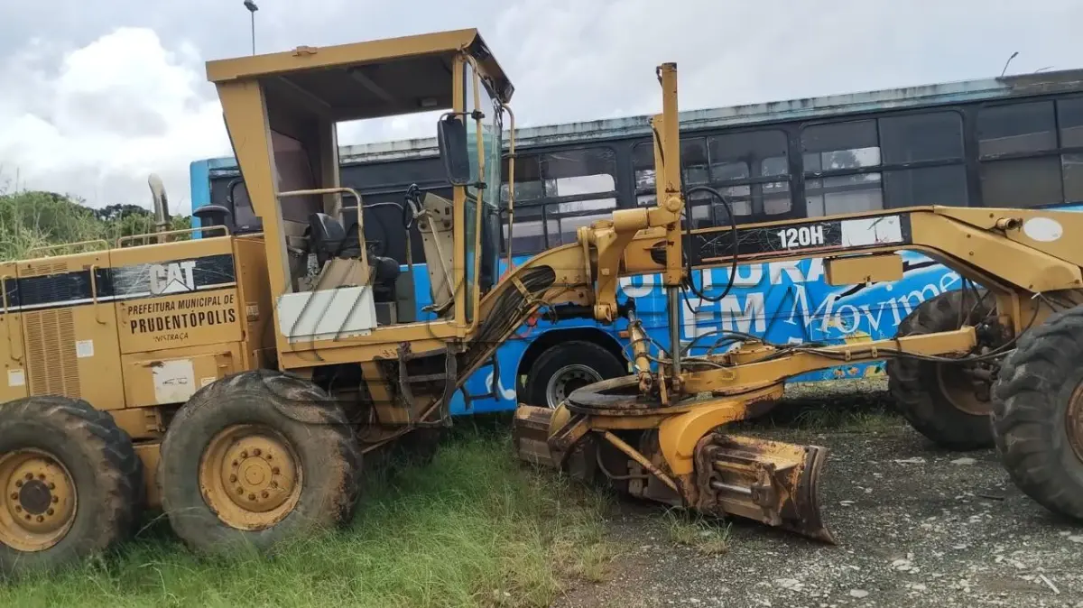 LOTE 001 - MOTONIVELADORA CATERPILLAR 120H 2849 ANO/MODELO 2003 