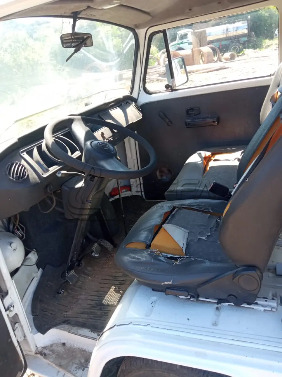 LOTE 020 - UM VEÍCULO VOLKSWAGEN KOMBI, ANO 2009 MODELO 2010, PLACAS ARP-9423