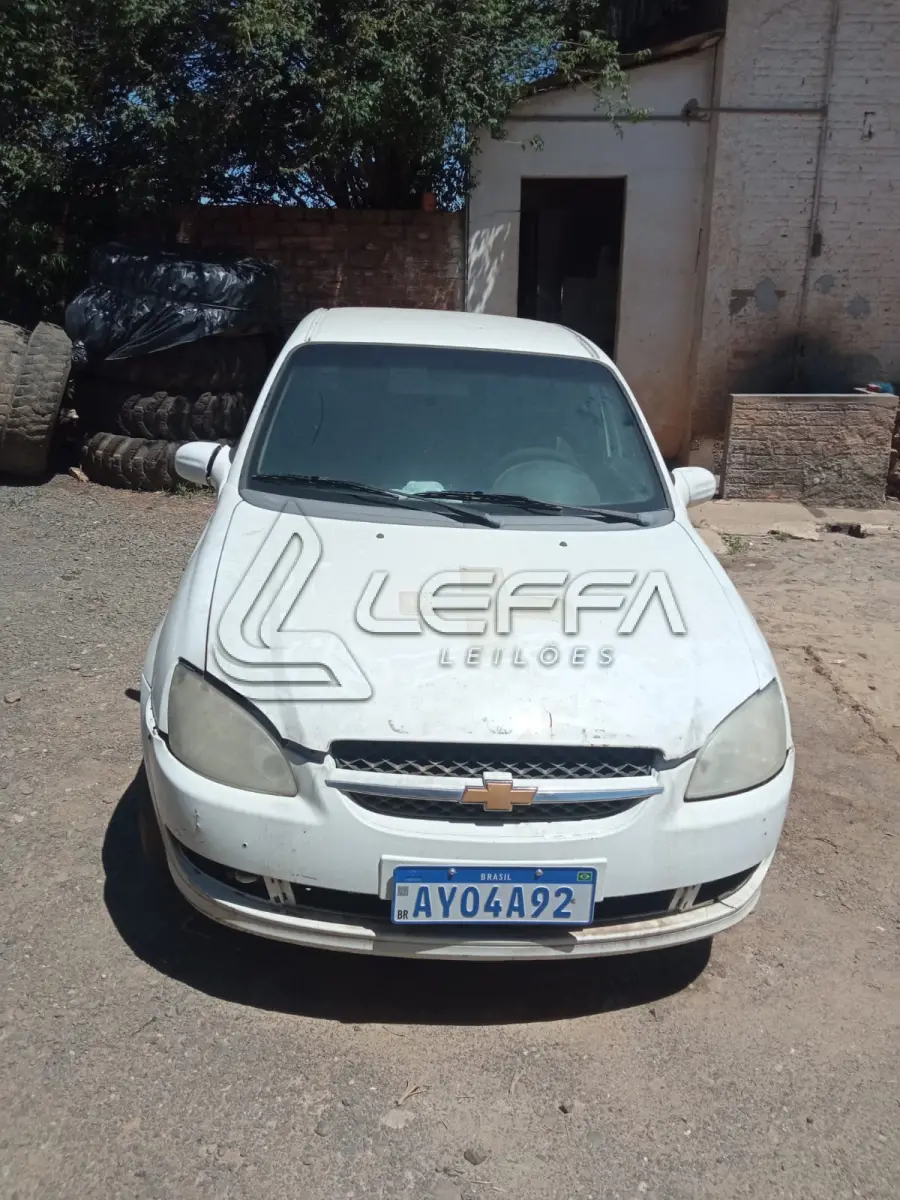 LOTE 008 - UM VEÍCULO GM CORSA CLASSIC, ANO 2014 MODELO 2015, PLACAS AYO-4A92