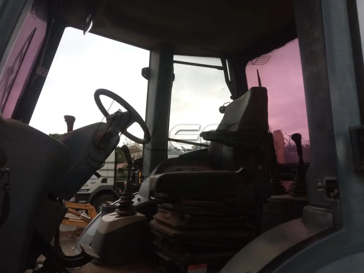LOTE 024 - RETROESCAVADEIRA XCMG 103 5 HP ANO 2018 MODELO 2019
