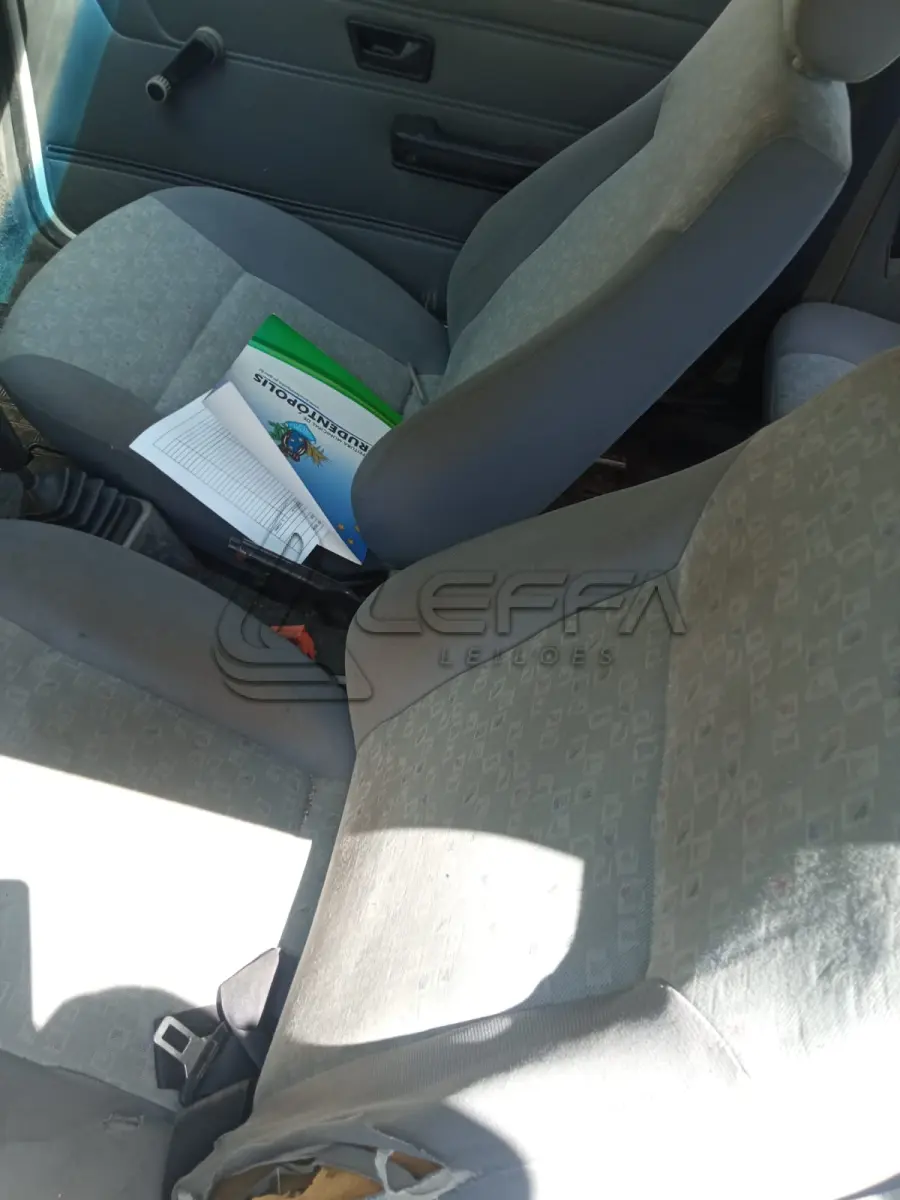LOTE 012 - UM VEÍCULO VOLKSWAGEN GOL ANO E MODELO 1994, PLACAS AEU-5G16 