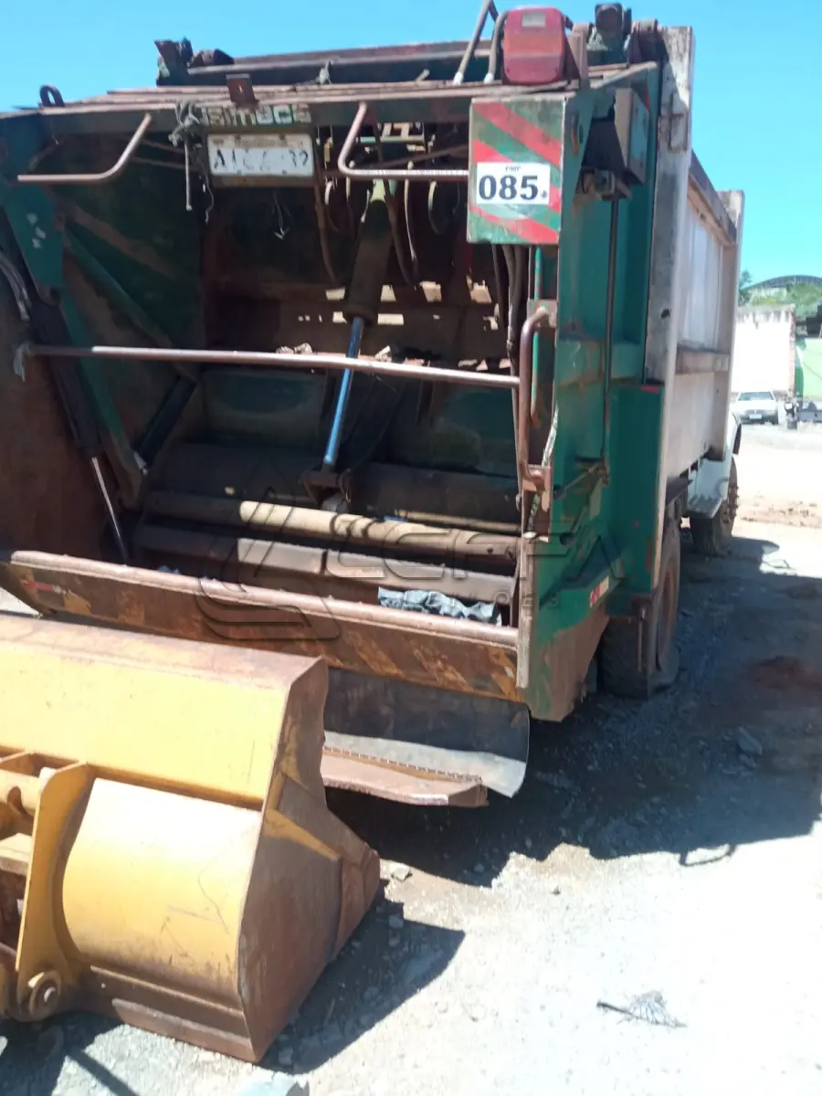 LOTE 007 - UM CAMINHÃO FORD F 14000 HD ANO E MODELO 1998, PLACAS AIE-4382