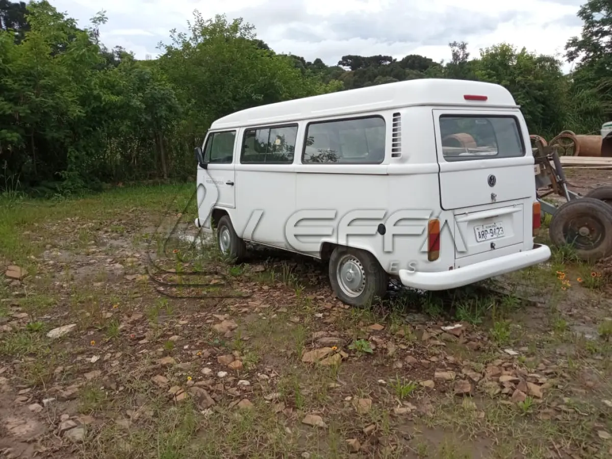 LOTE 020 - UM VEÍCULO VOLKSWAGEN KOMBI, ANO 2009 MODELO 2010, PLACAS ARP-9423