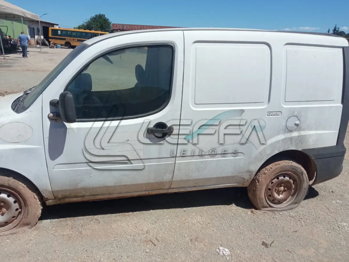 LOTE 016 - UM VEÍCULO FIAT DOBLO, ANO E MODELO 2005, PLACAS-AMU 7891 