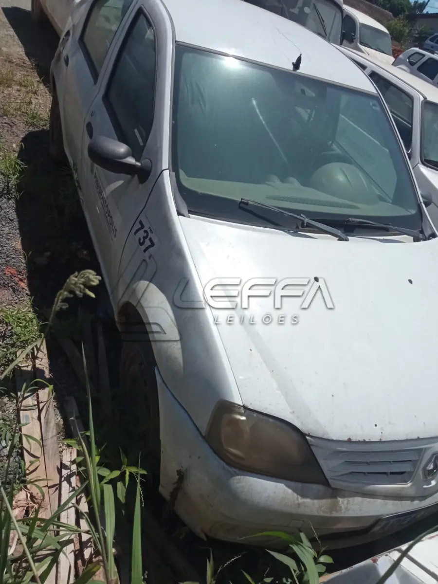 LOTE 011 - UM VEÍCULO RENAULT LOGAN, ANO E MODELO 2008, PLACAS AQE-6J37 
