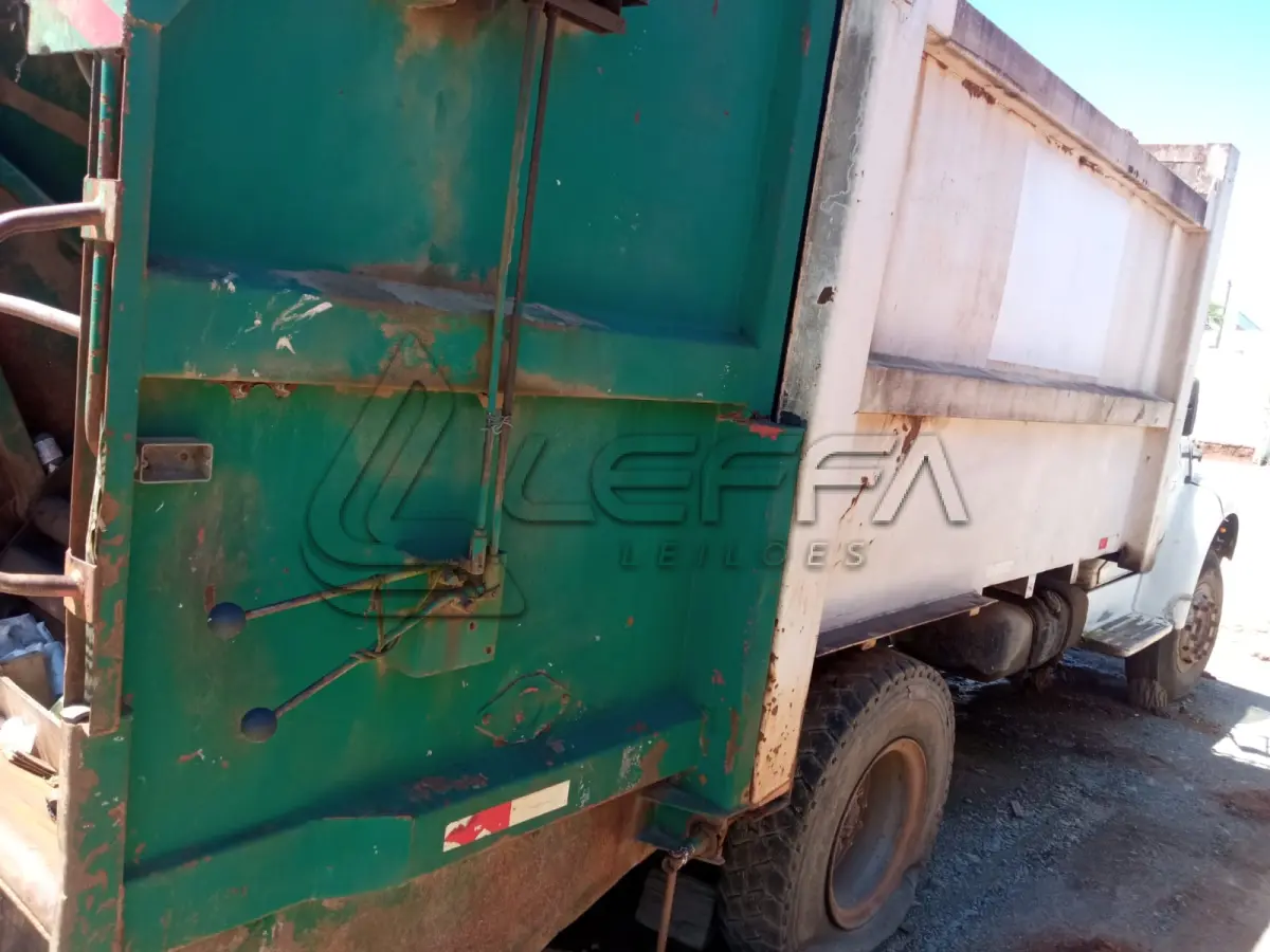 LOTE 007 - UM CAMINHÃO FORD F 14000 HD ANO E MODELO 1998, PLACAS AIE-4382