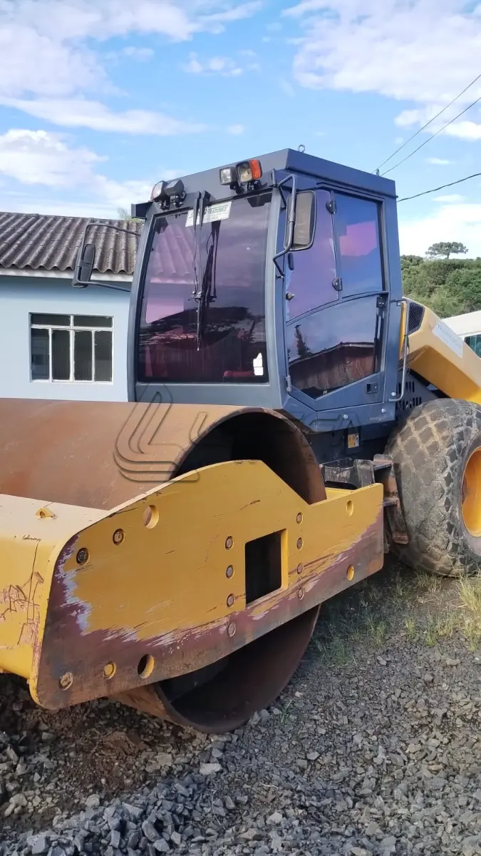 LOTE 002 - ROLO COMPACTADOR LIUGONG 6612 E KIT PATA ANO/MODELO 2019