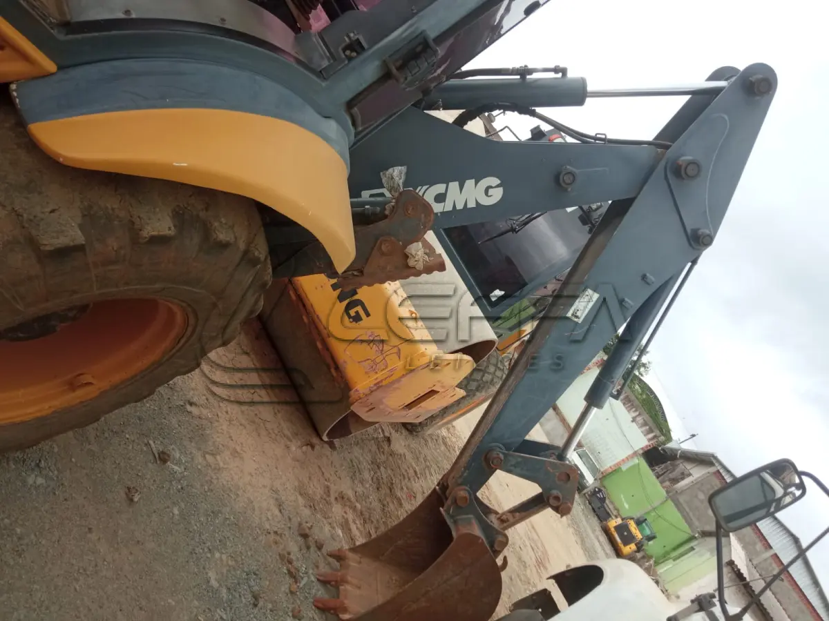 LOTE 024 - RETROESCAVADEIRA XCMG 103 5 HP ANO 2018 MODELO 2019