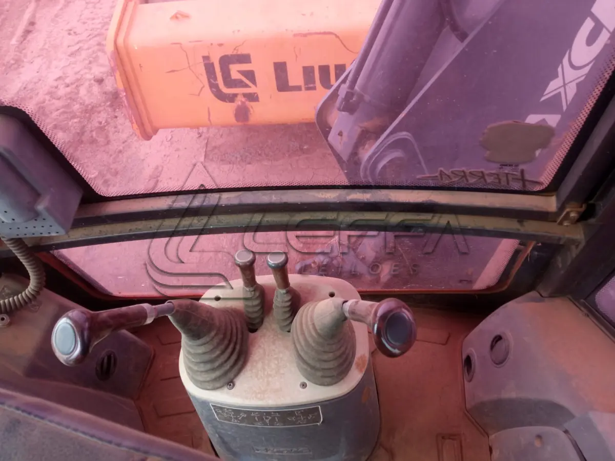 LOTE 024 - RETROESCAVADEIRA XCMG 103 5 HP ANO 2018 MODELO 2019
