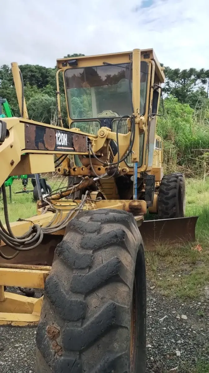 LOTE 001 - MOTONIVELADORA CATERPILLAR 120H 2849 ANO/MODELO 2003 