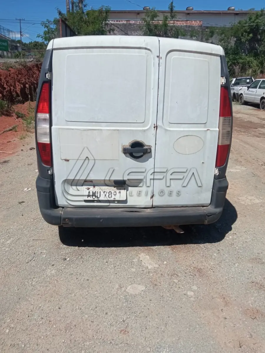 LOTE 016 - UM VEÍCULO FIAT DOBLO, ANO E MODELO 2005, PLACAS-AMU 7891 