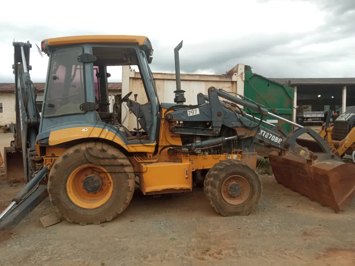 LOTE 024 - RETROESCAVADEIRA XCMG 103 5 HP ANO 2018 MODELO 2019