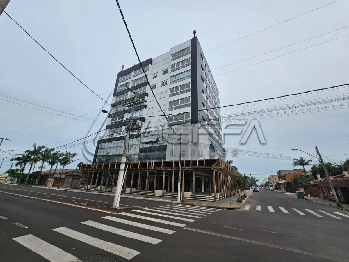 LOTE 001 - UM APARTAMENTO NÚMERO 402 DO ED. RESIDENCIAL E COMERCIAL MIAMI PALACE, E BOX DE GARAGEM NÚMERO 101 DO MESMO EDIFÍCIO