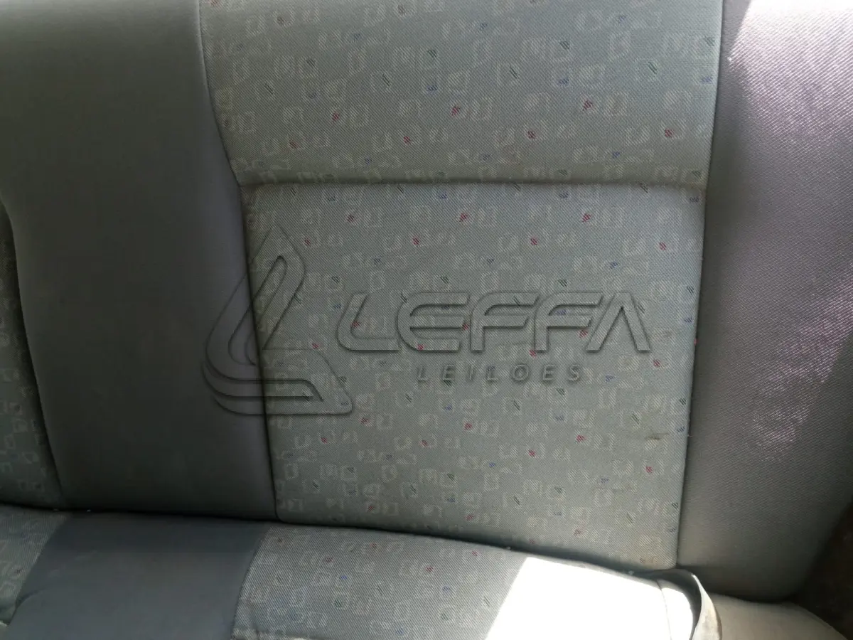 LOTE 012 - UM VEÍCULO VOLKSWAGEN GOL ANO E MODELO 1994, PLACAS AEU-5G16 