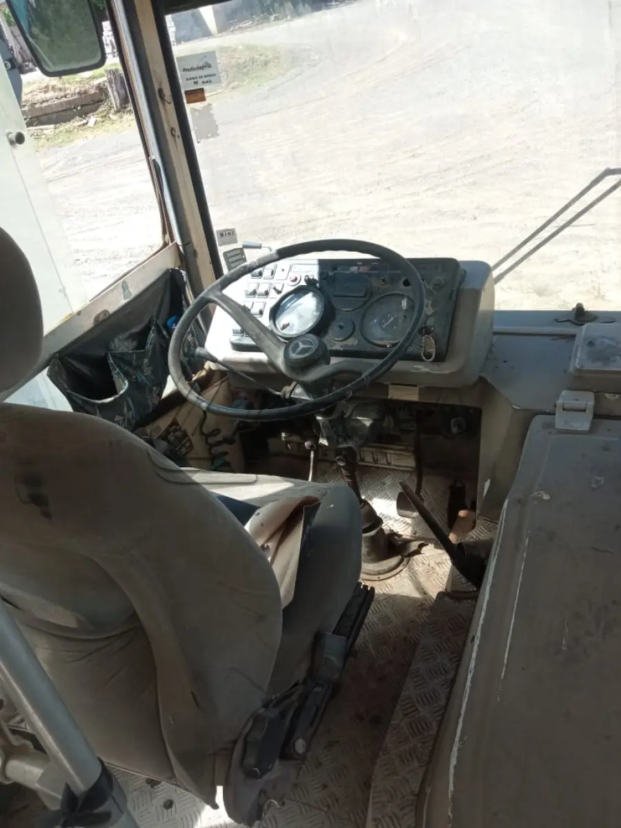 LOTE 018 - UM ÔNIBUS MERCEDES BENZ 1318 ANO E MODELO 1992, PLACAS ADE-2214 