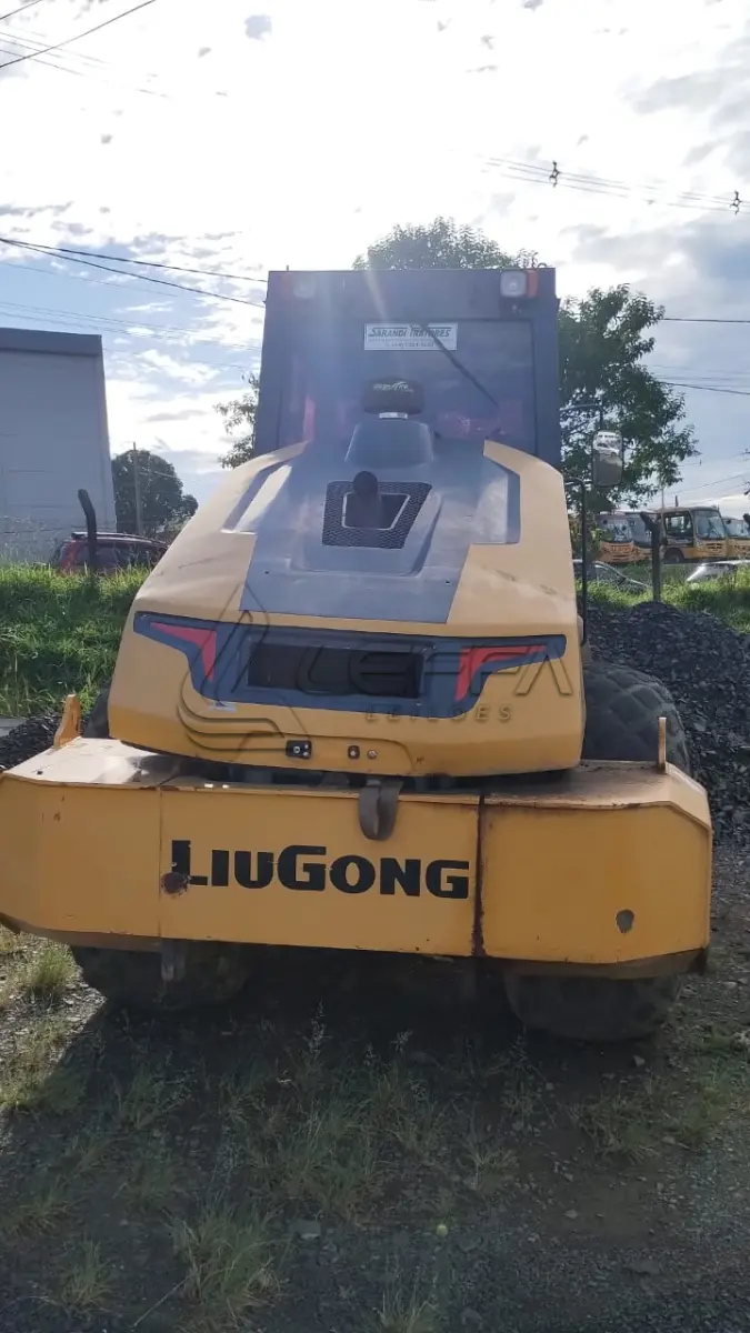 LOTE 002 - ROLO COMPACTADOR LIUGONG 6612 E KIT PATA ANO/MODELO 2019