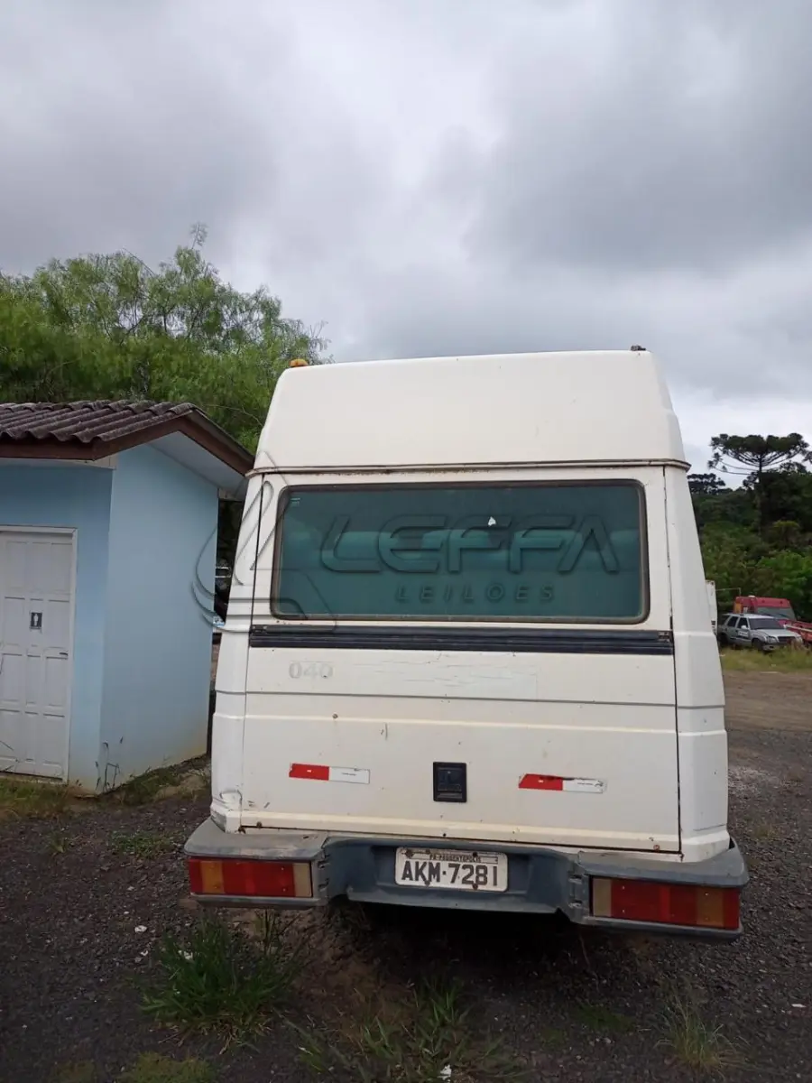 LOTE 043 - UM VEÍCULO FIAT IVECO D4012 MAXIVAN ANO E MODELO 2001, PLACAS AKM-7281